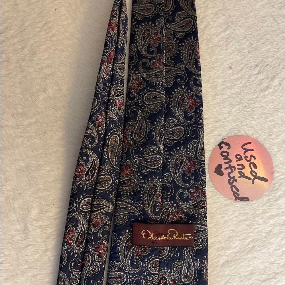 Oscar de la Renta Navy and Red Paisley Tie - Picture 5 of 5